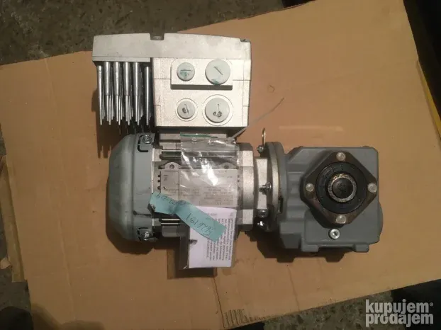 reduktor 0.37kw sa frekventnim regulatorom