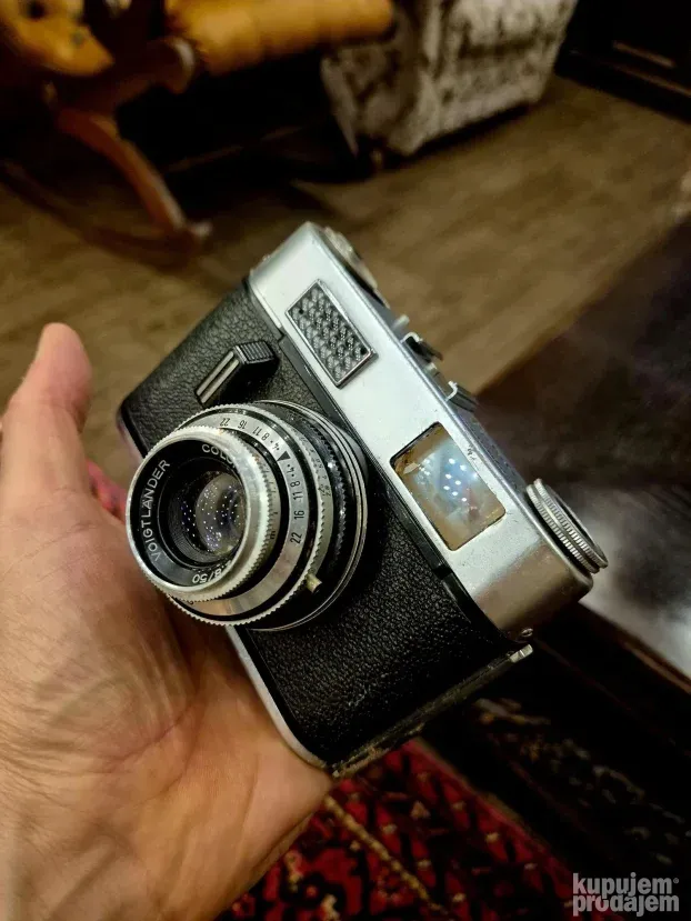 Stari fotoaparat iz 70- tih godina