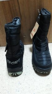 cizme su postavljene,nove,na čičak broj 42šifra č 90