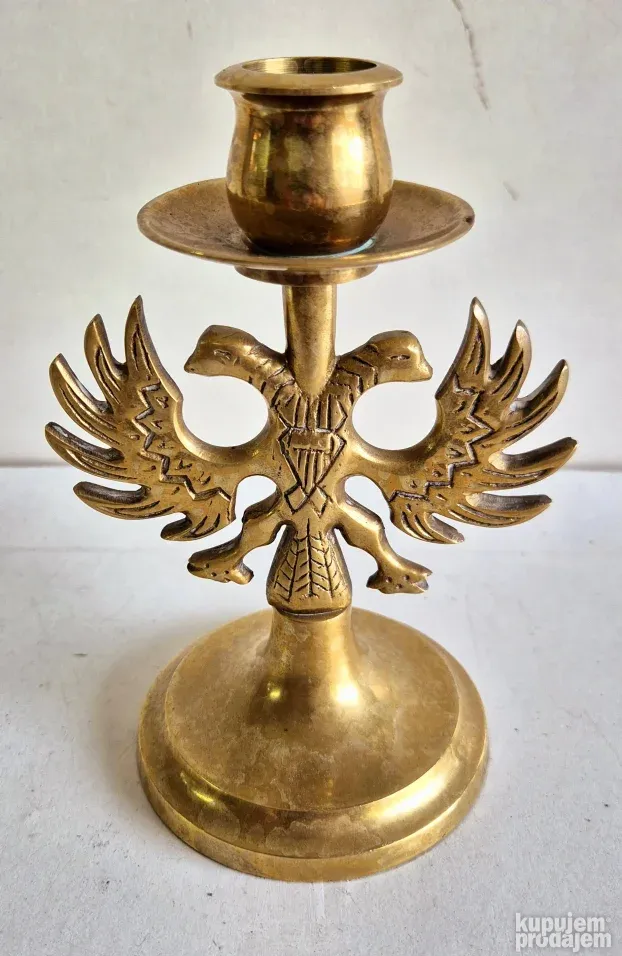Prelep stari mali mesingani svecnjak sa Orlovima