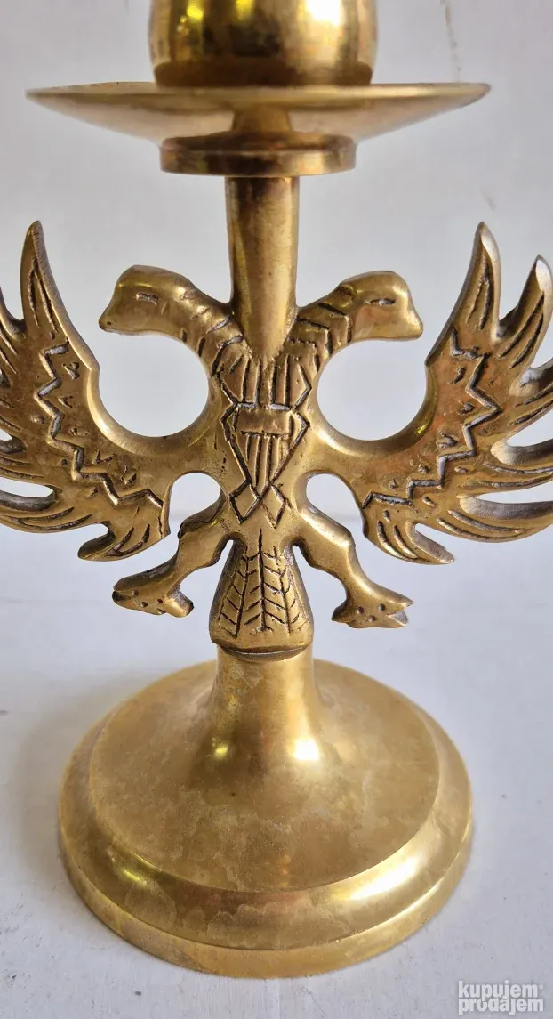 Prelep stari mali mesingani svecnjak sa Orlovima