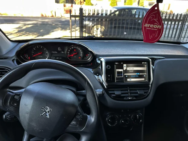 2014 Peugeot 208 1.2 benzinac 