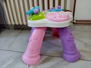 Br.6. Muzicki stolic