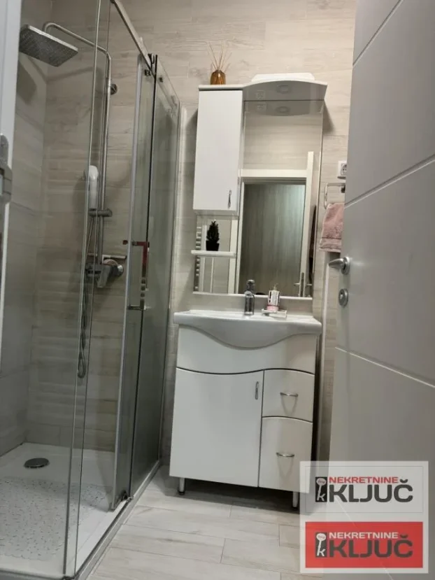 Telep, 3.0 trosoban, 63 m²