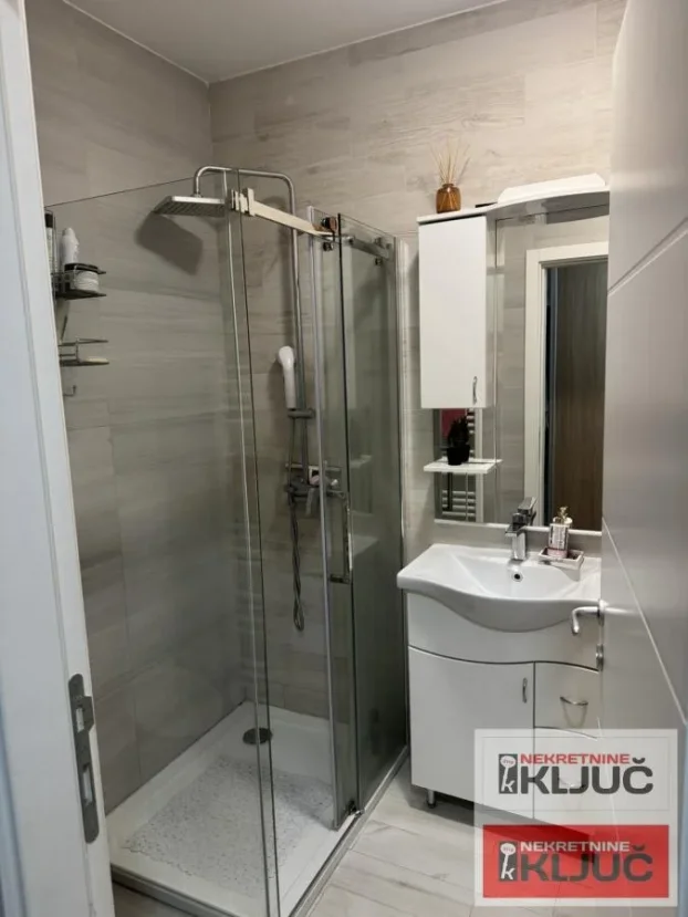 Telep, 3.0 trosoban, 63 m²