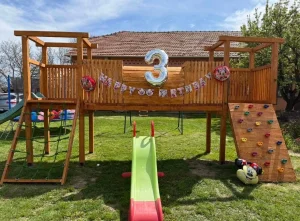 Dečije drveno igralište - Drvena kućica
