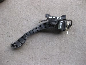 Alfa Romeo 147 1.6 b pedala gasa polovna ispravna