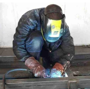 Potreban varilac EUR 800 ponedeljak - petak Welder needed