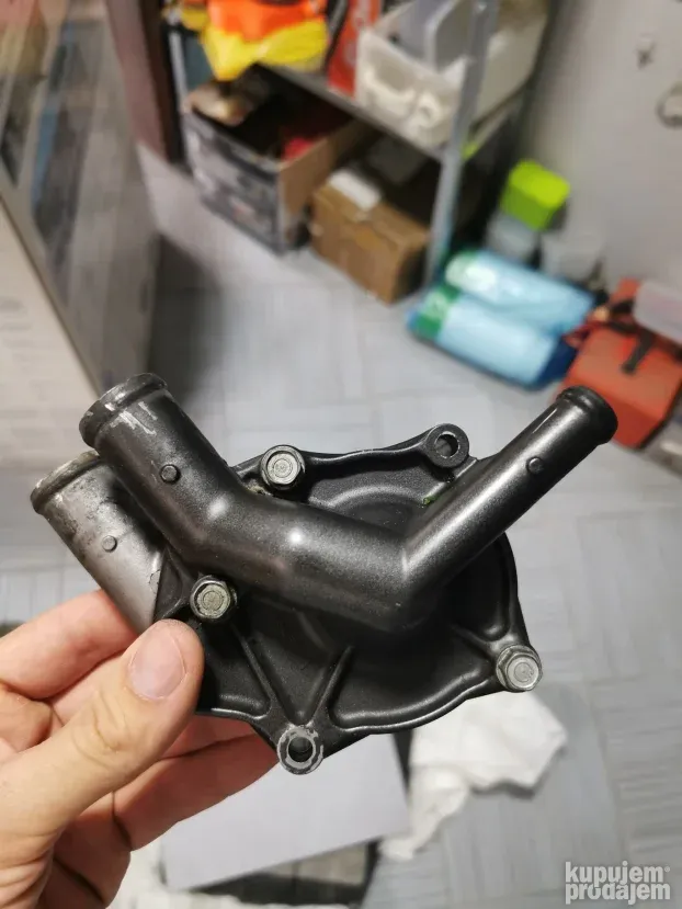 Honda cbr 1000rr 2004 do 2007 vodena pumpa