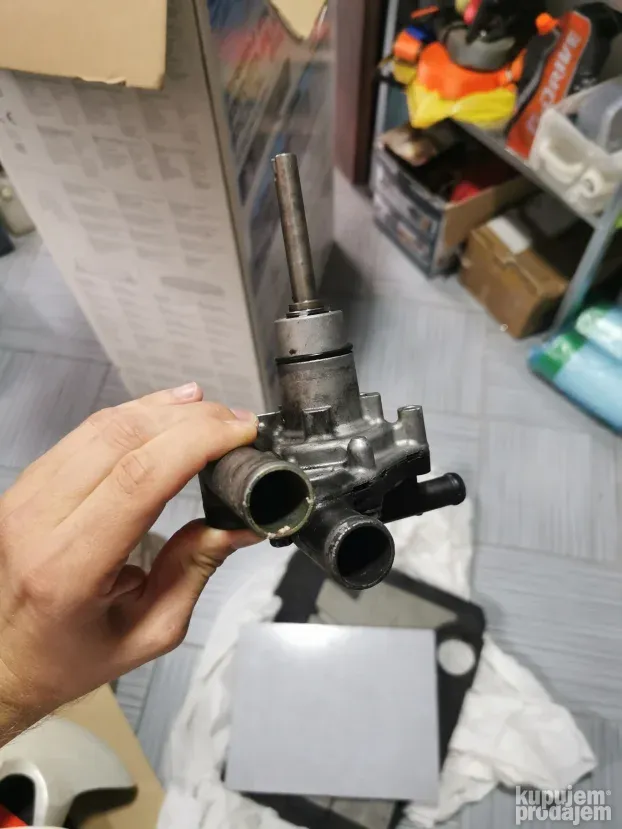 Honda cbr 1000rr 2004 do 2007 vodena pumpa