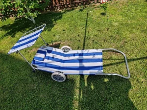 Lezajka za plažu sa suncobranom