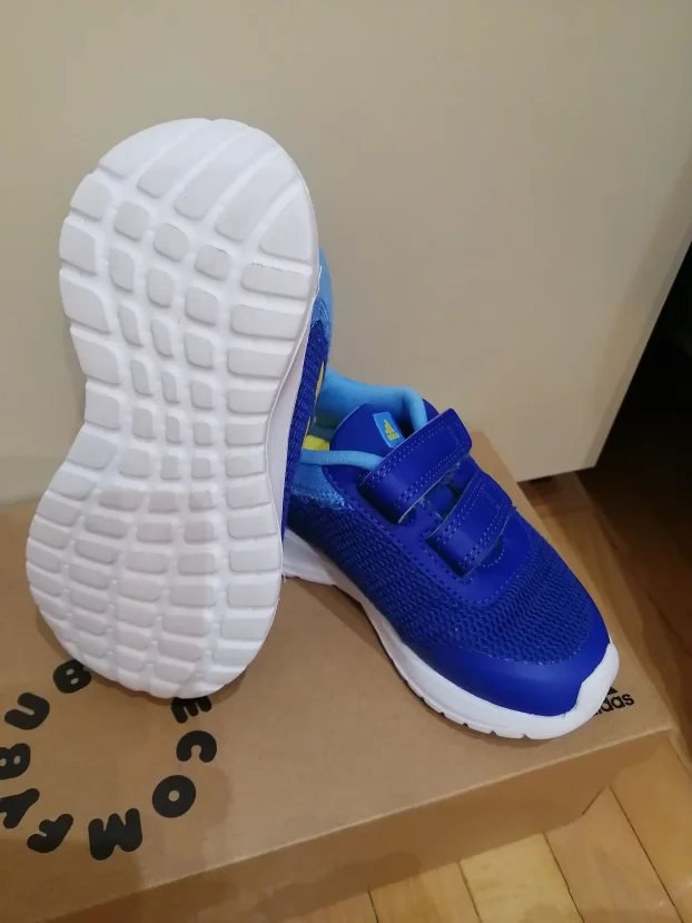 Adidas patike br. 25