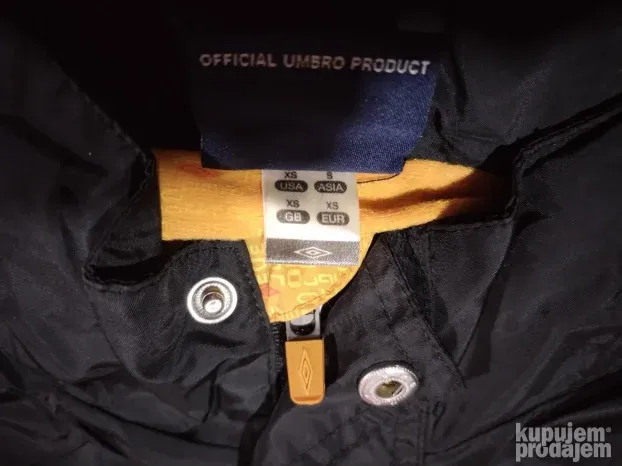 Umbro suskava sportska jakna S/M