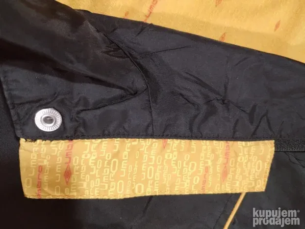 Umbro suskava sportska jakna S/M