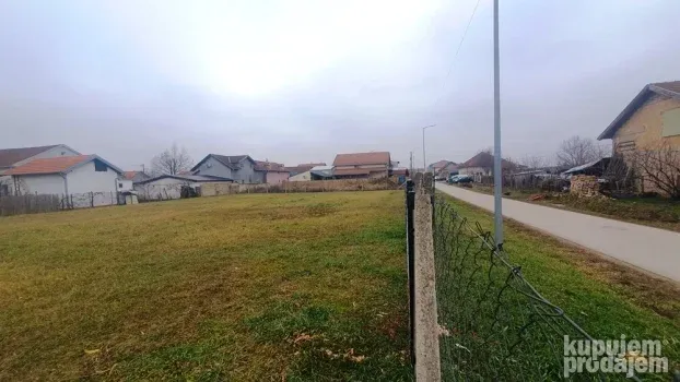 Plac 1102 m2 na Sajlovu za magacin na otvorenom