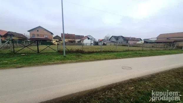 Plac 1102 m2 na Sajlovu za magacin na otvorenom