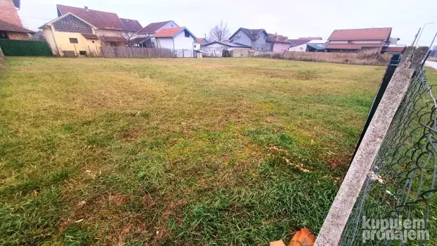 Plac 1102 m2 na Sajlovu za magacin na otvorenom