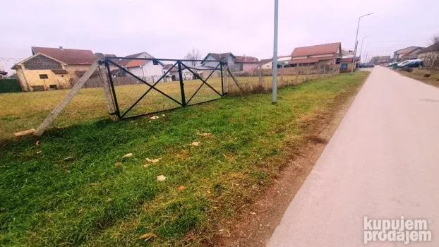 Plac 1102 m2 na Sajlovu za magacin na otvorenom