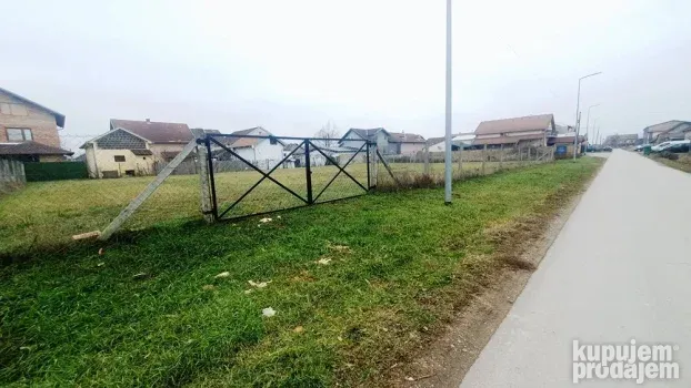 Plac 1102 m2 na Sajlovu za magacin na otvorenom