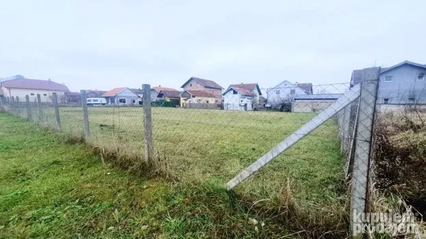 Plac 1102 m2 na Sajlovu za magacin na otvorenom