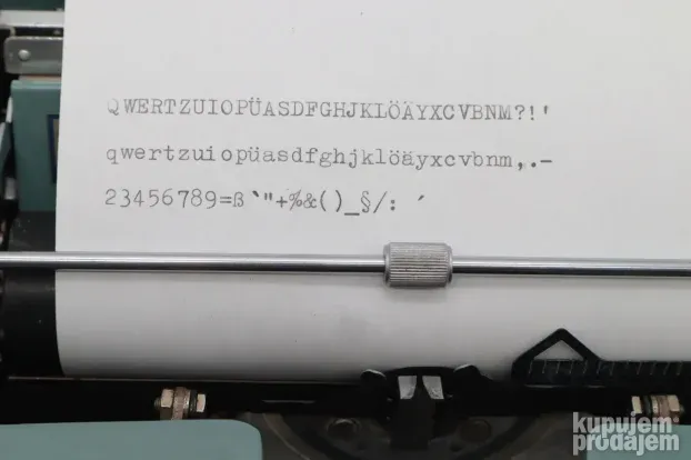 Olivetti Lettera 22 vintage portable pisaća mašina Perfekt