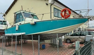 Prodaje se poliestarska  jahta Prospero od 9m, bez motora