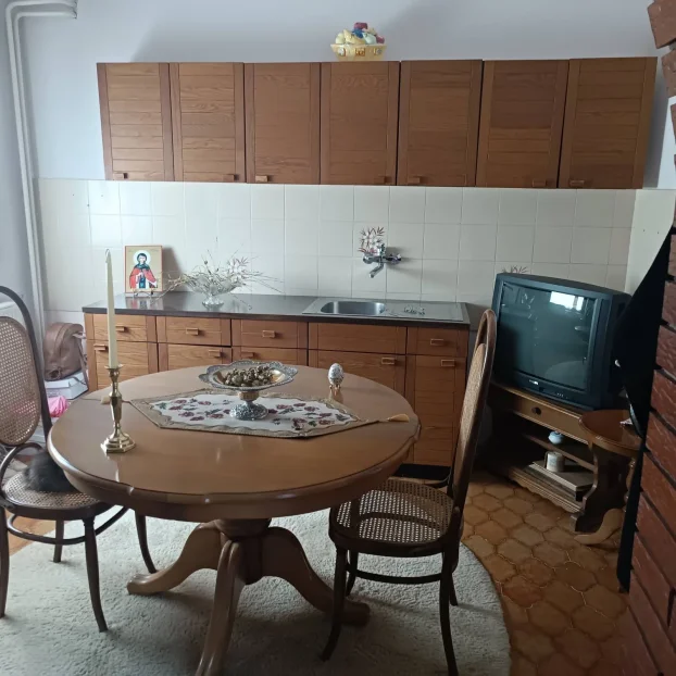 Braće Vidaković, Pećinci, Širi centar, 5+ petosobna, 444 m²