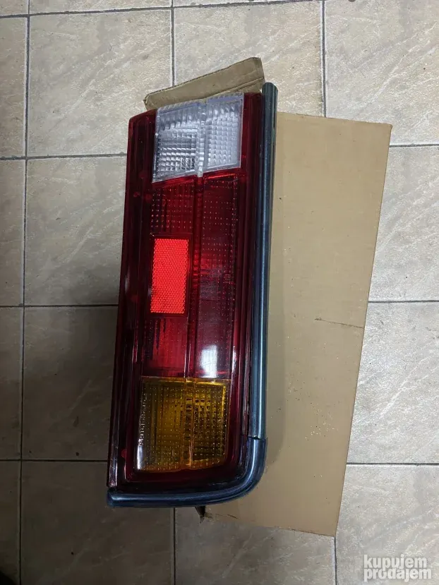 Stop lampa-svetlo TOYOTA Corolla KE30
