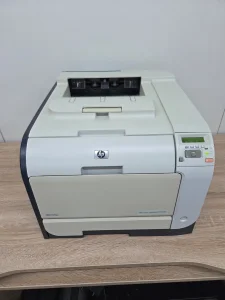 HP CP2025n 2025 kolor laserski stampac lan usb