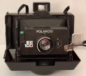 Poraroid EE 100