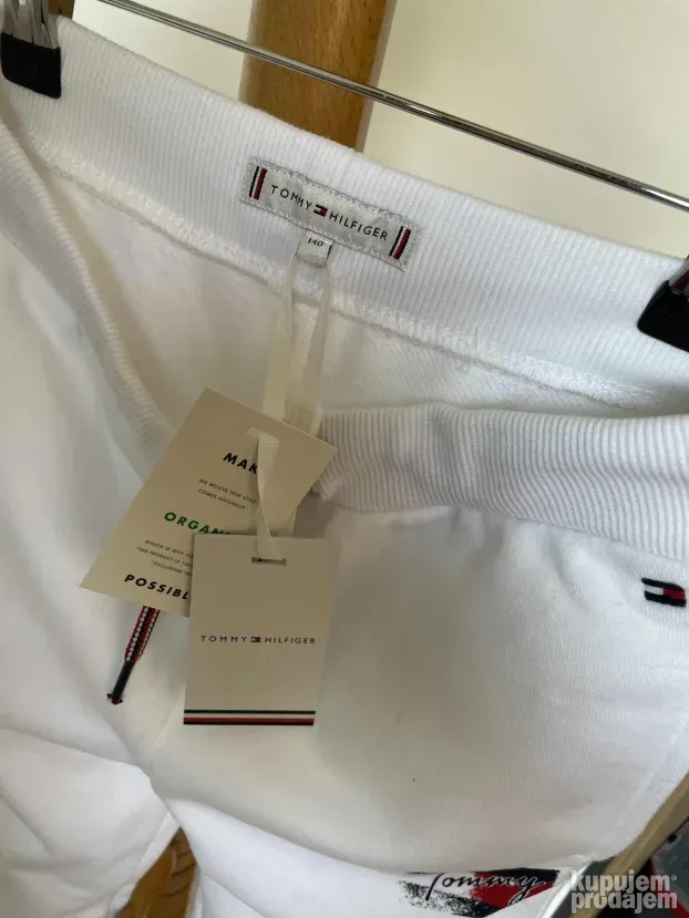 Tommy Hilfiger sa etiketom trenerka br.140