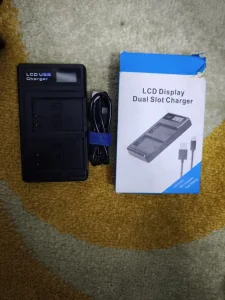 Punjač za dve LP-E17 baterije sa LCD zaslonom s dva utora