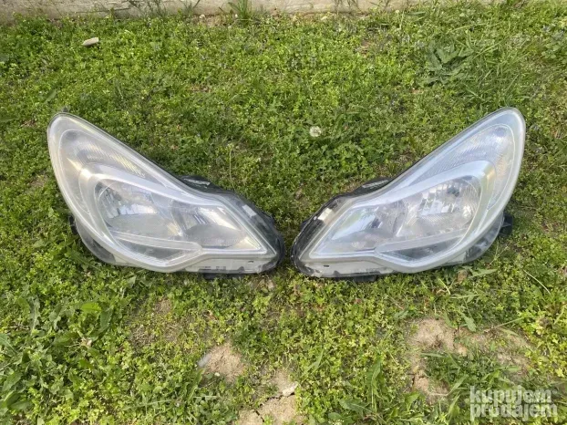 Opel Corsa D desni far restajling od 2010-2014