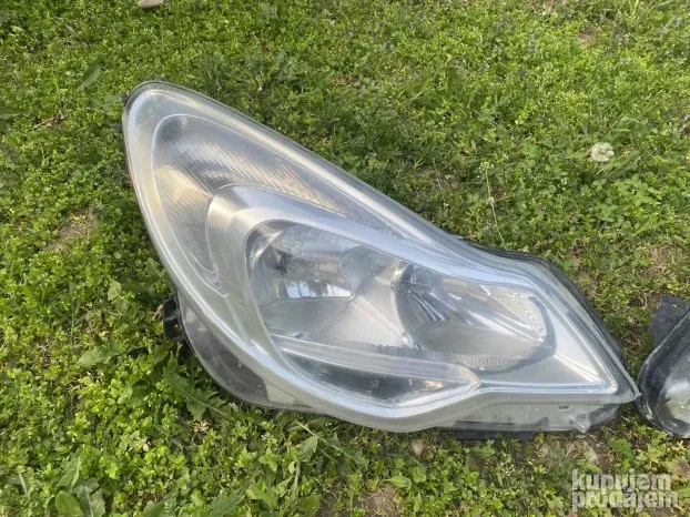 Opel Corsa D desni far restajling od 2010-2014