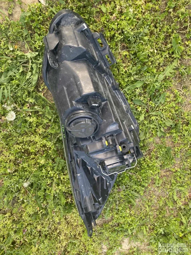 Opel Corsa D desni far restajling od 2010-2014