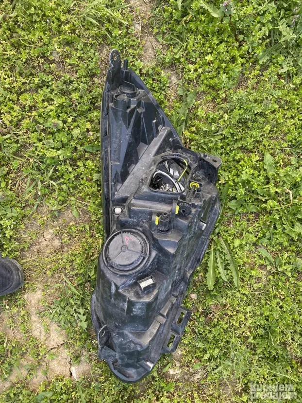 Opel Corsa D desni far restajling od 2010-2014