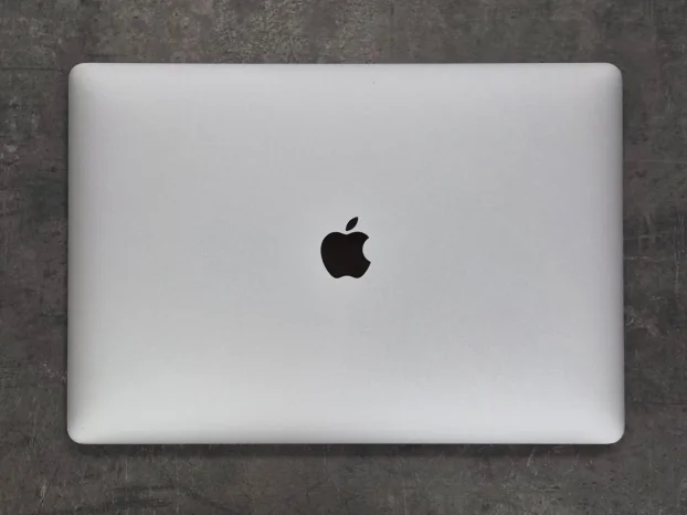Apple MacBook Pro 15 (i7-2.2Ghz/16GB/512GB) 2018.