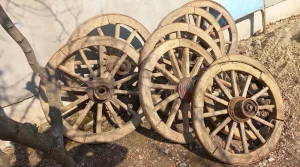 Tockovi od šinskih kola Etno