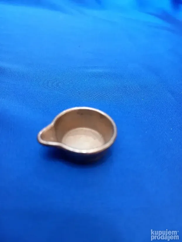 Minijaturna posuda