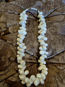 Ogrlica od pravih belih školjki, 42 cm