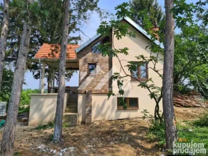 Krušedol, Irig, Krušedol, 5+ petosobna, 76 m²