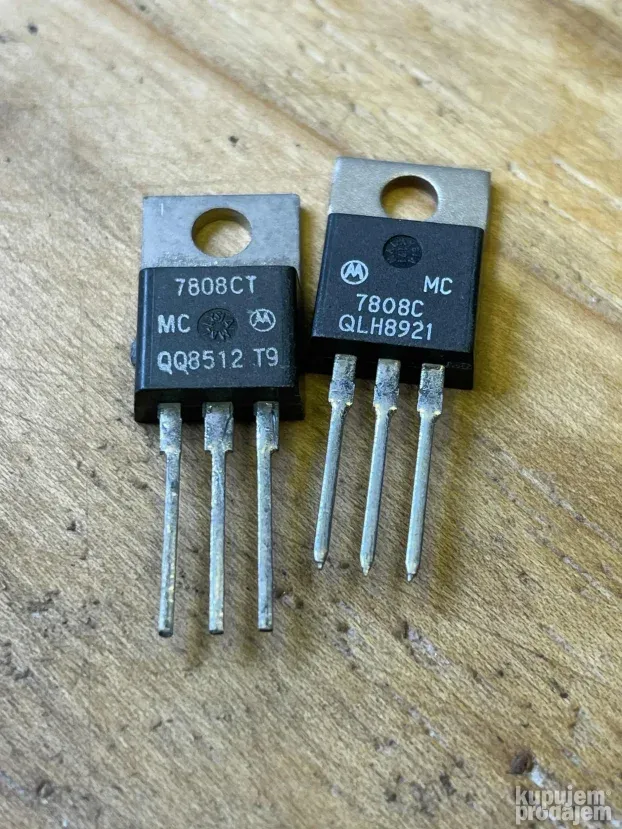 TO-220 regulatori napona