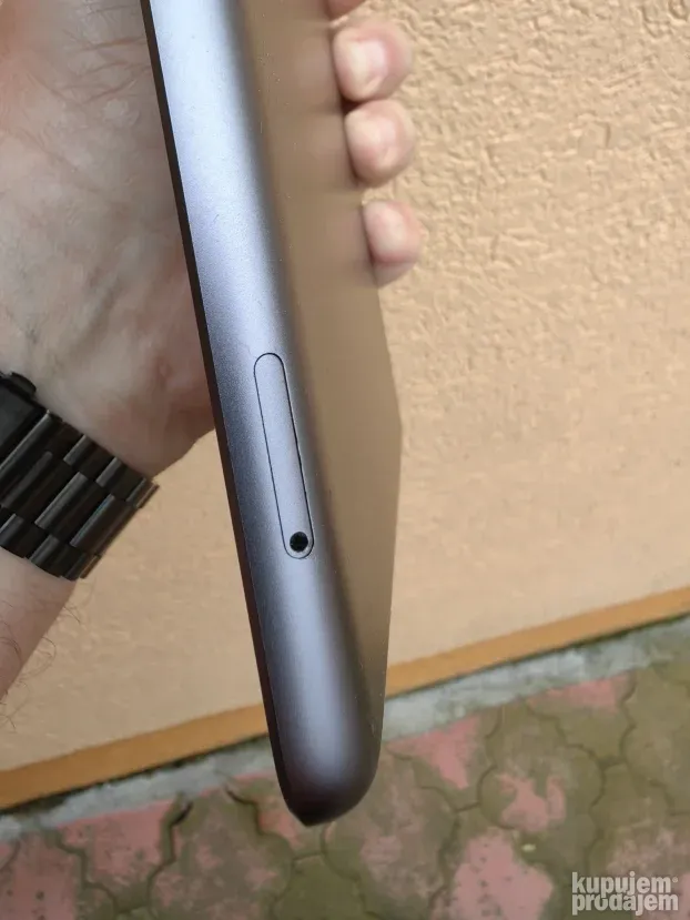 Ipad 8 10.2 sa sim slotom