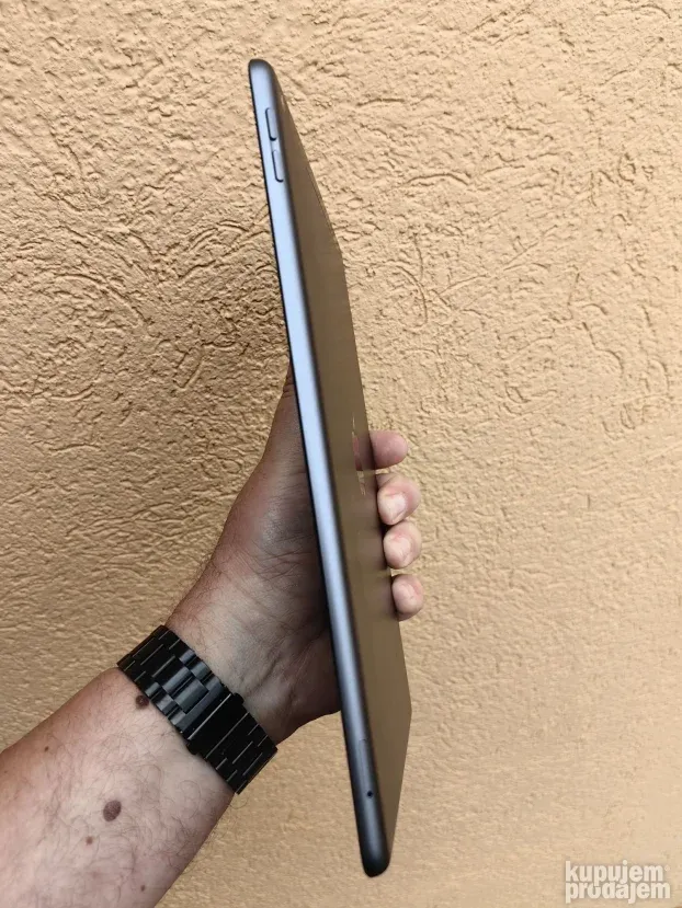 Ipad 8 10.2 sa sim slotom