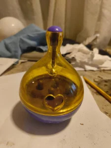 Igracka hranilica za macke i manje pse