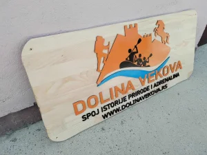 reklame na drvetu