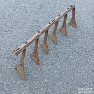 Stara poljoprivredna alatka