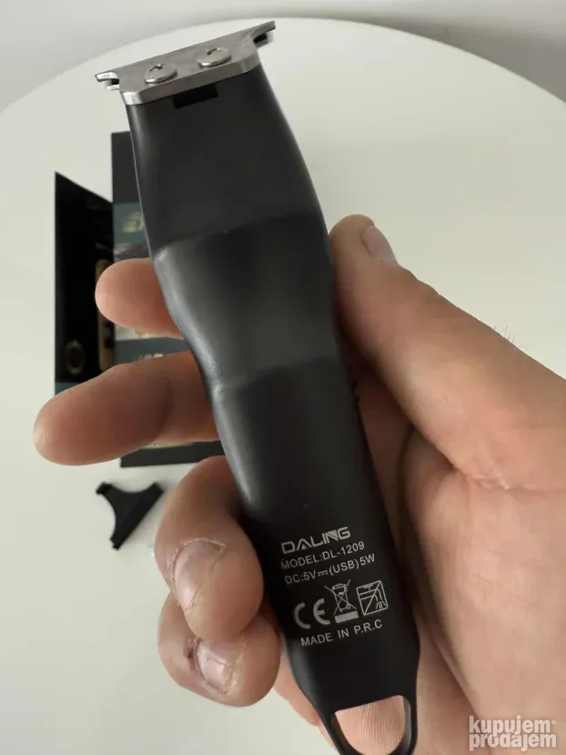 Trimer - Masinica za bradu i kosu sa Displejom NOVO