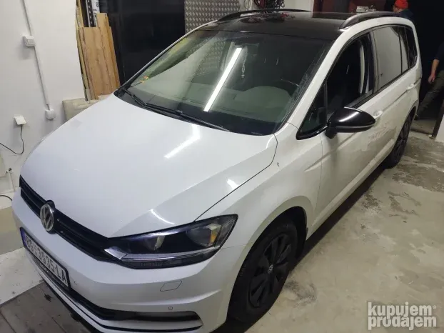 Taxi -lepljenje vozila u belu foliju akcija 420e