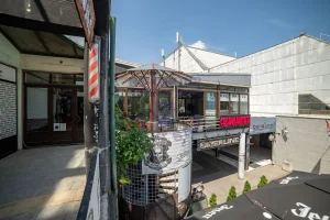 Lokal - kafe restoran,117m2, Ruma